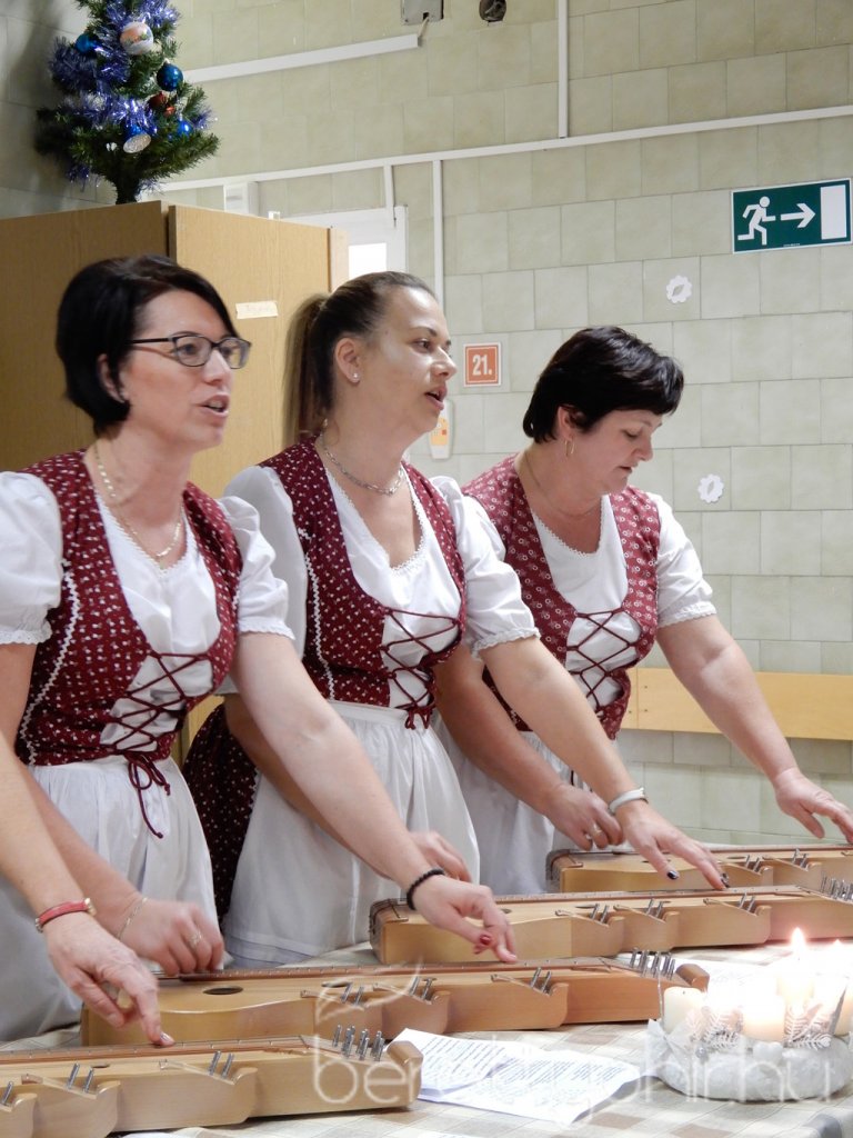 Karácsonyi ünnepség a Krónikus osztályon 15